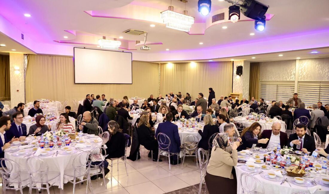 Beykoz Belediyesi’nin Ramazan ayı kapsamında düzenlediği iftar programı, ilçe protokolünü