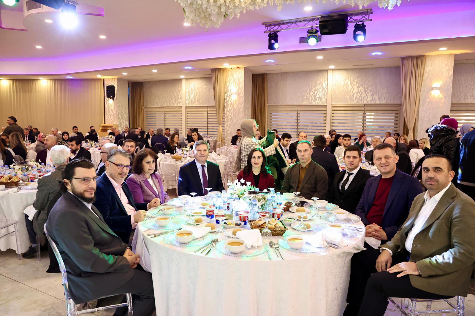 Beykoz’un idarecileri protokol iftarında buluştu 1 HCGwe4tbwAAYwDQ