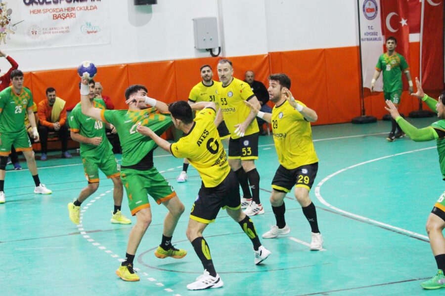 THF Erkekler Hentbol Süper Ligi'ne dahil müsabakalardan birinin adresi de Köyceğiz idi. Alt sıraları yakından ilgilendiren karşılaşmada Muğla temsilcisi Beykoz Belediyesini konuk etti. 