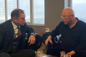 Beykoz Polis Hizmetlerini Koruma Derneği Başkanı Birzat Mermer, beraberindeki dernek