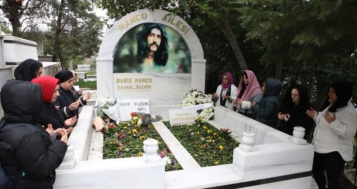 Türk müziğinin sevilen ismi Barış Manço, MHP Beykoz tarafından kabri