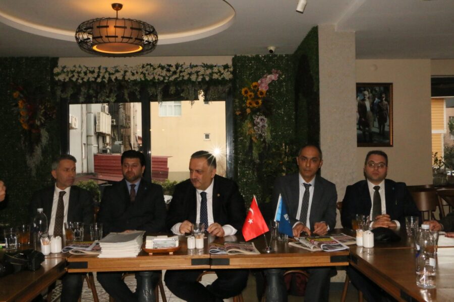 Hasan Karal Beykoz’da Deva Partisi’ni anlattı 1 Deva Partisi Genel Başkan Yardımcısı ve İstanbul Milletvekili Hasan Karal, Beykoz’da bir basın toplantısı düzenledi.