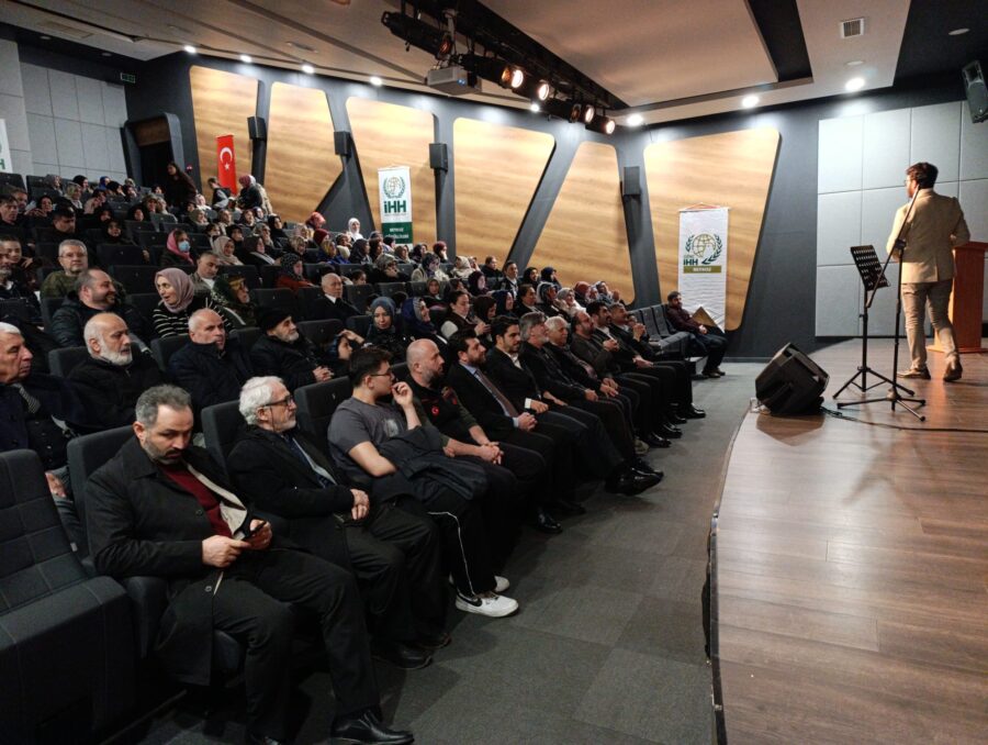 İnsan Hak ve Hürriyetleri (İHH) İnsani Yardım Vakfı Beykoz Temsilciliği tarafından, şehitleri anmak amacıyla düzenlenen “Şehadet Gecesi” Soğuksu Mahallesi Yücel Çelikbilek Gençlik Merkezi’nde yapıldı.