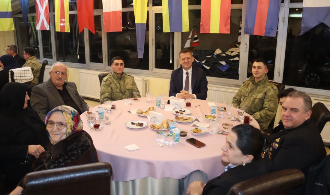 İstanbul Boğaz Komutanlığı Beykoz Anadolukavağı Mahallesindeki Karargahında bir iftar yemeği