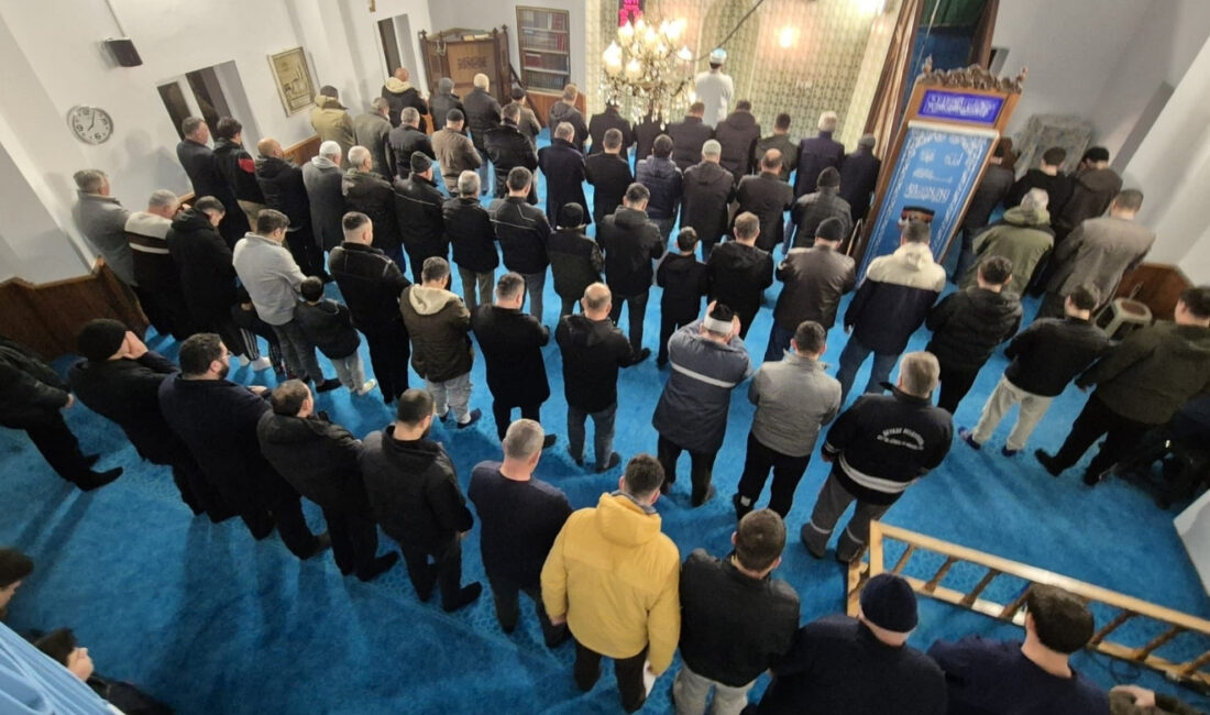 Uzun süredir imamı olmadığı için namazları vatandaşların kıldırdığı Kılıçlı Mahallesi