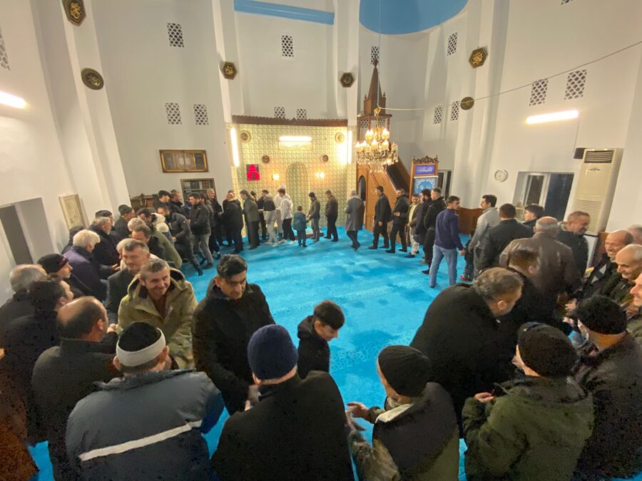 MHP’liler Kandili imamsız camide idrak etti 2 mhpliler kandili imamsiz camide idrak etti 1 e1770122948906