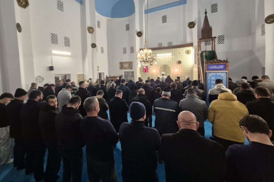 MHP’liler Kandili imamsız camide idrak etti 1 mhpliler kandili imamsiz camide idrak etti 4 e1770122927938