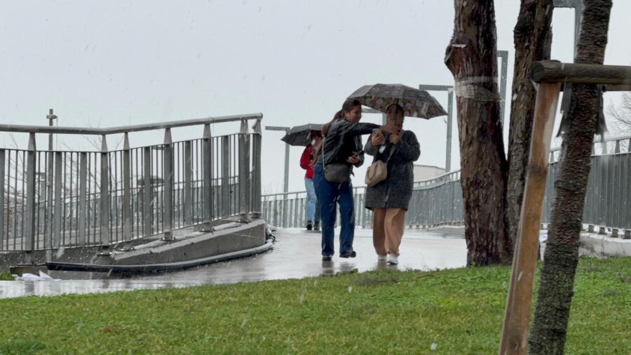 İstanbul Anadolu Yakasında sabah saatlerinde başlayan kar yağışı Beykoz’da da