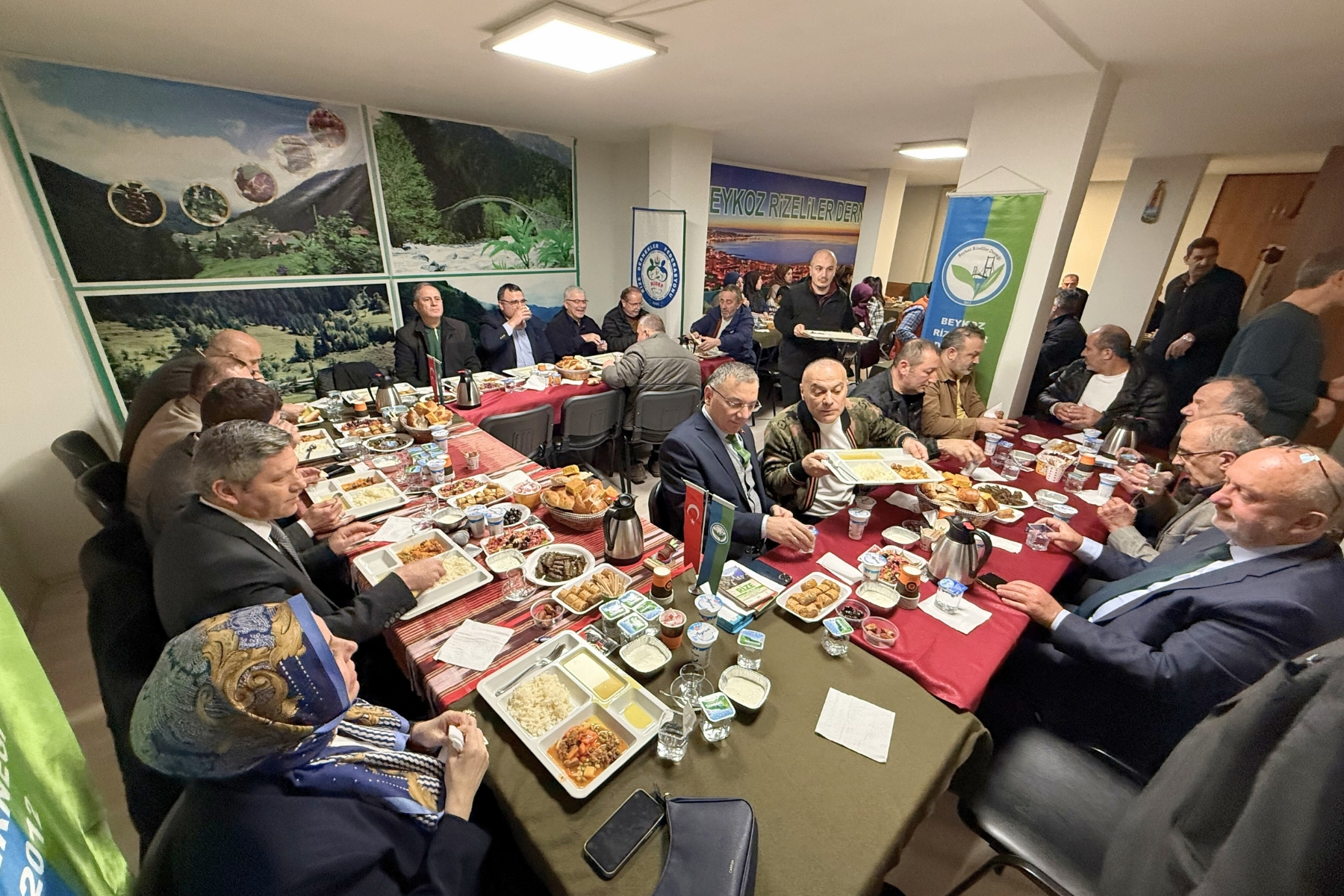Beykoz Rizeliler Derneği tarafından Ramazan ayının 17. gecesinde iftar sofrasını