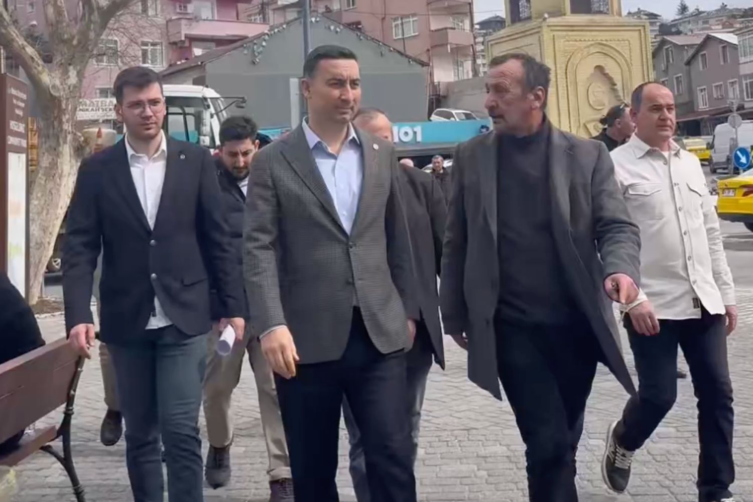 İYİ Parti İstanbul Milletvekili Burak Akburak, seçim bölgesi Beykoz’da gerçekleştirdiği