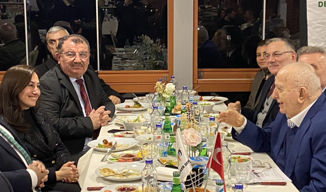 Beykoz Artvinliler Derneği’nin iftar yemeği adeta bir düğün havasında geçti.