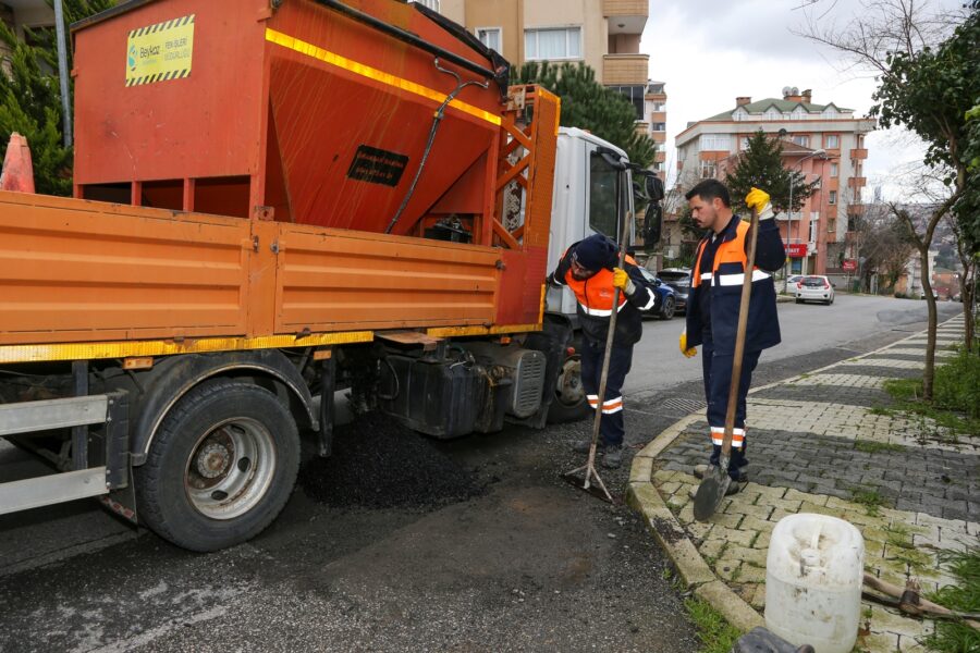 Beykoz Belediyesi, kış aylarının ardından ilçe genelindeki yollarda oluşan bozulmalara