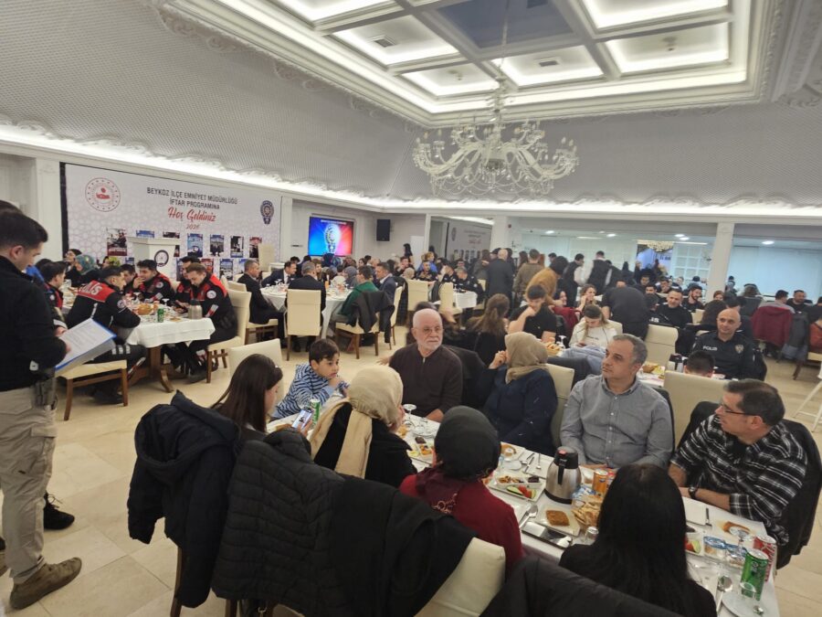 Her yıl Mübarek Ramazan Ayında yapılan ve artık geleneksel hale gelen Beykoz İlçe Emniyet Müdürlüğü İftar Programı İBB Beykoz Korusu Sosyal Tesislerinde gerçekleşti.
