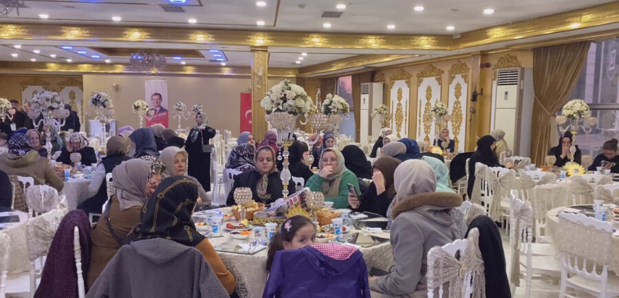 Saadet Partisi Beykoz İlçe Başkanlığı, Kavacık Beyaz Saray’da kurmuş olduğu iftar sofrasında, teşkilatını ve Beykoz’un dinamiklerini ağırladı.