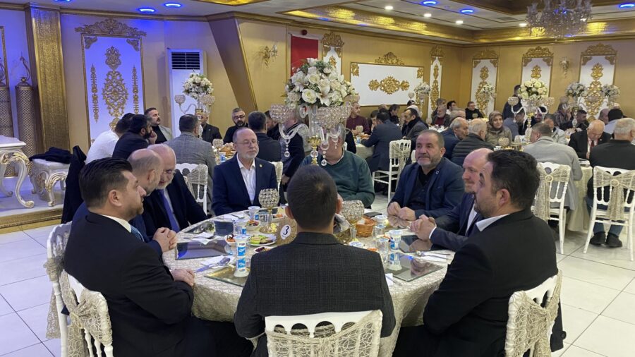 Saadet Partisi Beykoz İlçe Başkanlığı, Kavacık Beyaz Saray’da kurmuş olduğu iftar sofrasında, teşkilatını ve Beykoz’un dinamiklerini ağırladı.