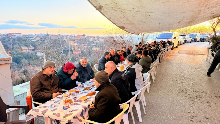 Beykoz’da gençler mahalleliyi iftar sofrasında buluşturdu 3 beykozda gencler mahalleliyi iftar sofrasinda bulusturdu 1 scaled e1772403021236