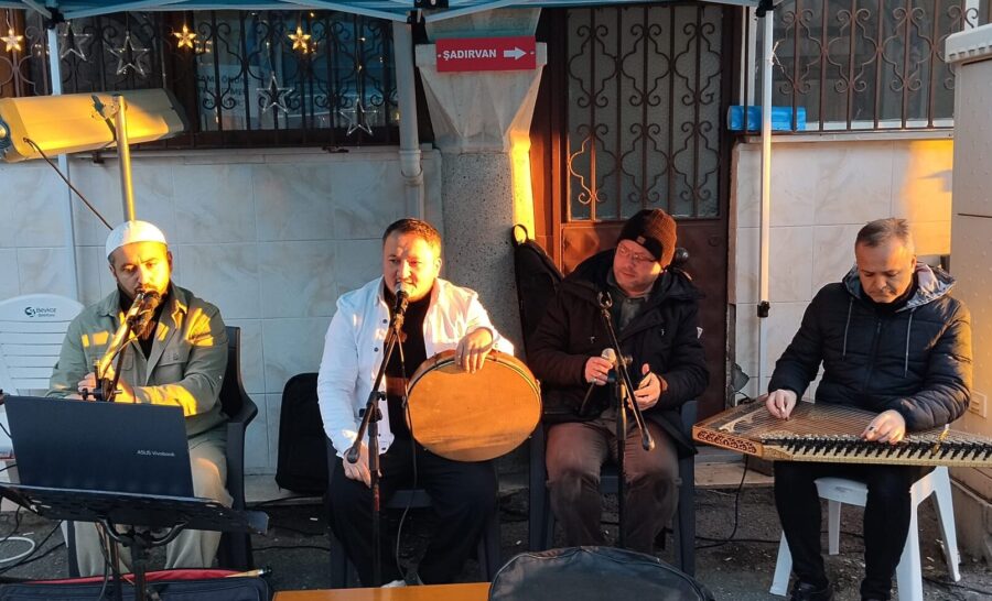 Beykoz’da gençler mahalleliyi iftar sofrasında buluşturdu 1 beykozda gencler mahalleliyi iftar sofrasinda bulusturdu 4 e1772402991172