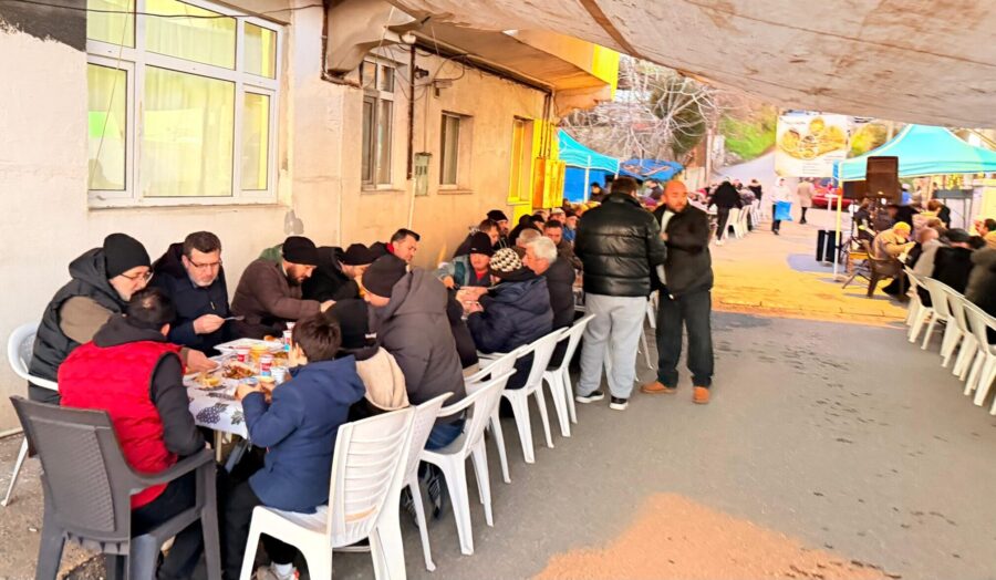 Beykoz’da gençler mahalleliyi iftar sofrasında buluşturdu 4 beykozda gencler mahalleliyi iftar sofrasinda bulusturdu 6 scaled e1772403055610