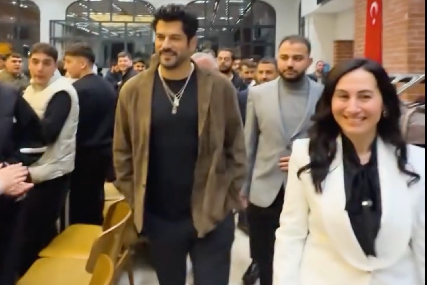 Ünlü oyuncu Burak Özçivit, Beykoz Belediye Başkan Vekili Özlem Vural