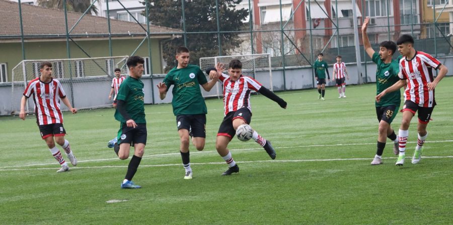 Çavuşbaşı U18 şampiyona finallerine adını yazdırdı 2 Beykoz amatör spor kulüpleri, değişik yaş gruplarında Türkiye Şampiyonası yolundaki müsabakaların ilkinde Çavuşbaşıspor U18 takımı sahne aldı!