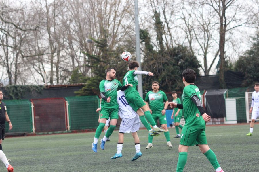 Elmalıspor Beykoz’da sezona 3 puanla başladı 1 İstanbul 2. Amatör Lig 17. Grubuna dahil ilk hafta karşılaşmasında Beykoz Elmalıspor, Paşabahçe Stadında konuk ettiği Kartal Atlaspor karşısında sahadan 2-0 galip ayrılarak sezona 3 puanla merhaba dedi.