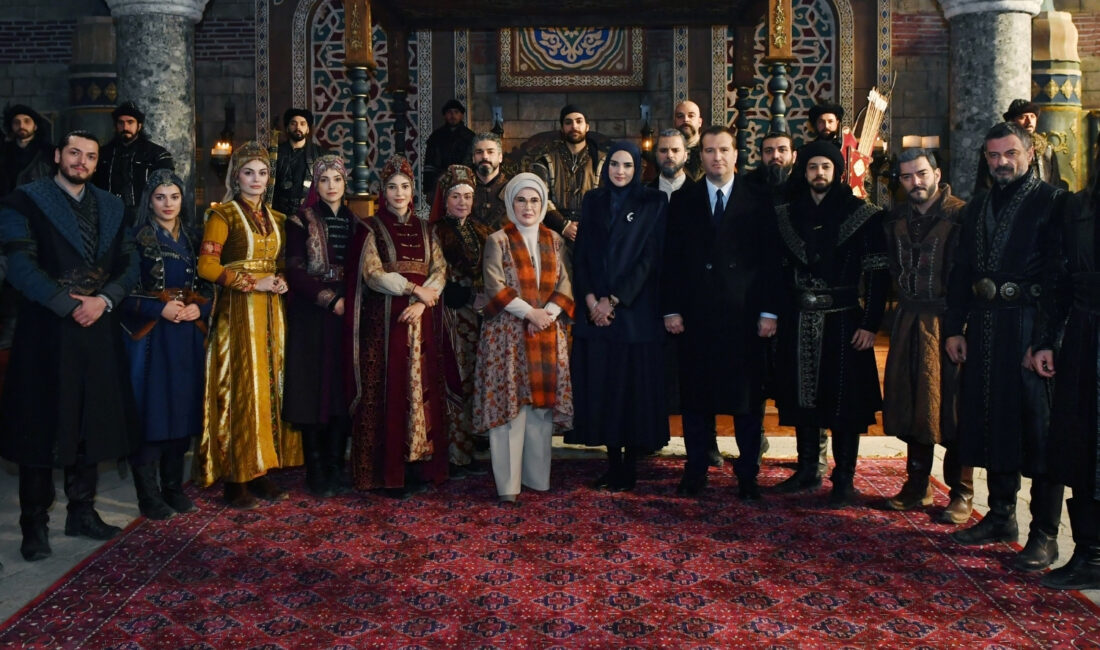 Cumhurbaşkanı Erdoğan’ın eşi Emine Erdoğan, Beykoz Riva’daki Bozdağ Film Platoları’nda