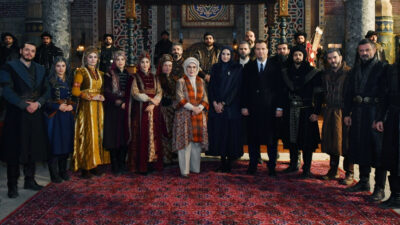 Cumhurbaşkanı Erdoğan’ın eşi Emine Erdoğan, Beykoz Riva’daki Bozdağ Film Platoları’nda