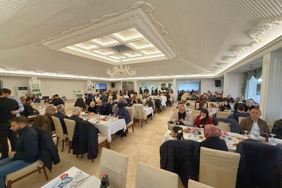 İHH Beykoz Temsilciliğince düzenlenen iftar programına vakfın çalışmalarına destek veren