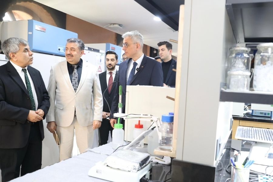 Sağlık Bakanı Dr. Kemal Memişoğlu, Beykoz’da bulunan Yaşam Bilimleri ve Biyoteknoloji