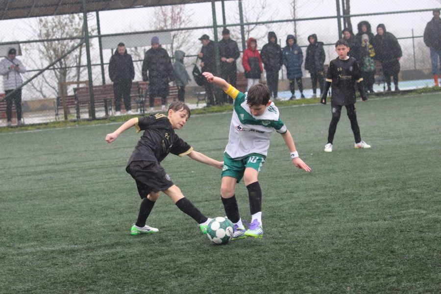 Beykoz’da U11 Futbol Şenliği başladı 3 TFF Tarafından iller bazında puan hesabı olmadan bir futbol şenliği şeklinde geçecek olan U11yaş grubu karşılaşmalarında ilk hafta heyecanı yaşandı.