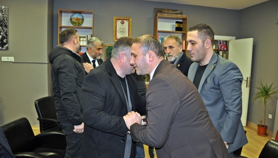 Ramazan ayının ardından Beykoz’da yoğun bir bayramlaşma programı yaşandı… Başta Beykoz Belediye Başkan Vekil Özlem Vural Gürzel olmak üzere, siyasi partiler ve STK’lar düzenledikleri bayramlaşma programlarında vatandaşlarla bir araya geldi.