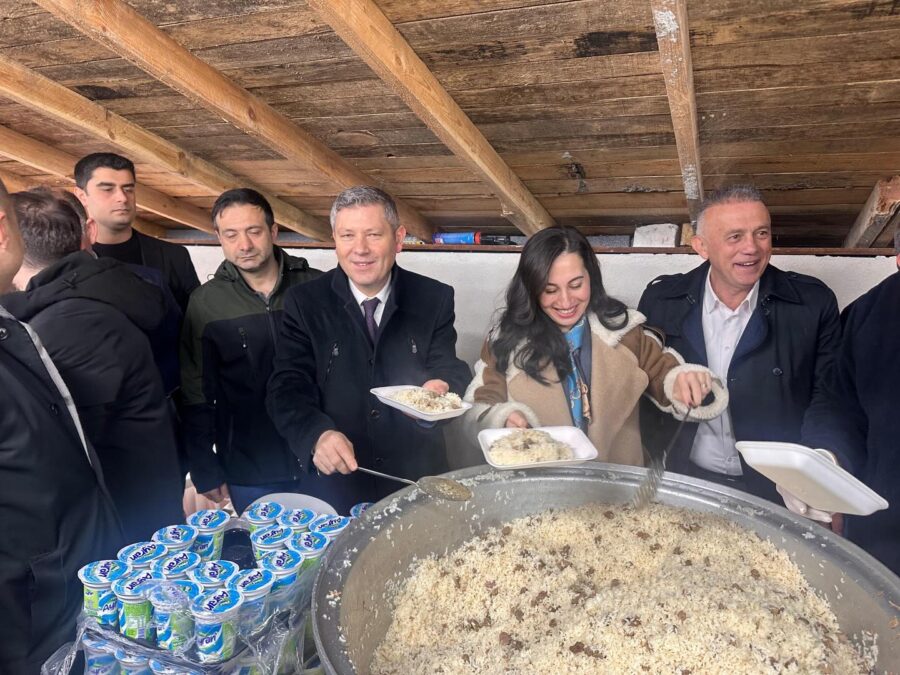 Ramazan ayının ardından Beykoz’da yoğun bir bayramlaşma programı yaşandı… Başta Beykoz Belediye Başkan Vekil Özlem Vural Gürzel olmak üzere, siyasi partiler ve STK’lar düzenledikleri bayramlaşma programlarında vatandaşlarla bir araya geldi.