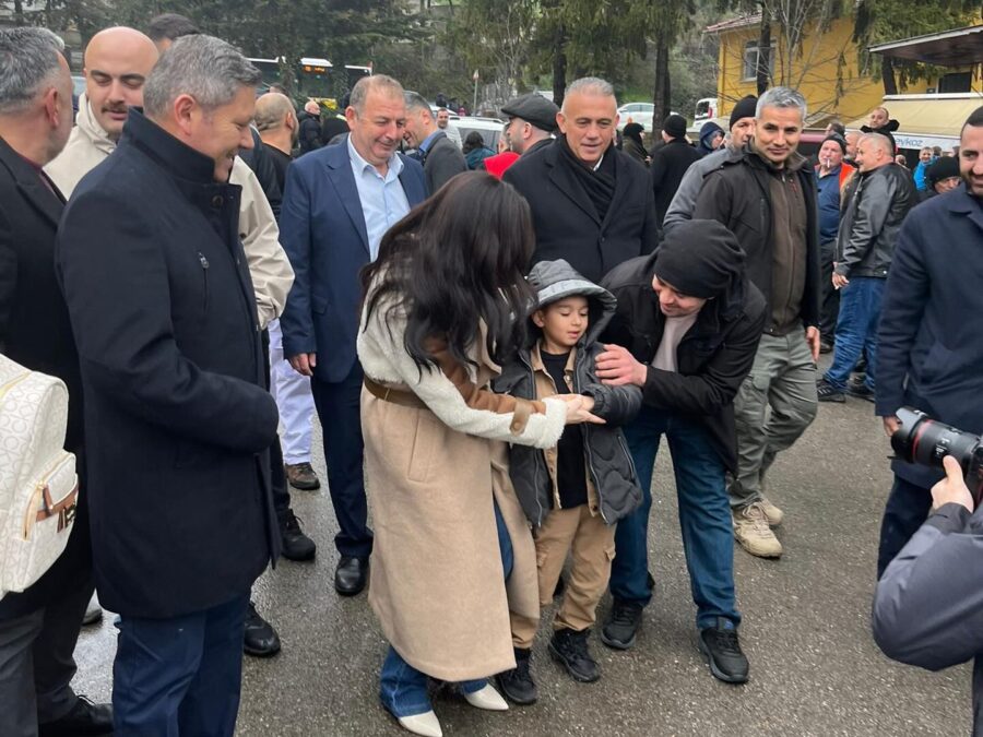 Ramazan ayının ardından Beykoz’da yoğun bir bayramlaşma programı yaşandı… Başta Beykoz Belediye Başkan Vekil Özlem Vural Gürzel olmak üzere, siyasi partiler ve STK’lar düzenledikleri bayramlaşma programlarında vatandaşlarla bir araya geldi.
