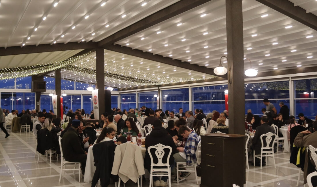 Beykoz Kaymakamı Dr. Fatih Ürkmezer, ilçede yaşayan Roman vatandaşlarla düzenlenen