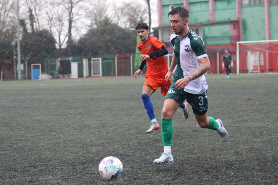 Soğuksuspor Beykoz’da direnmenin karşılığını aldı 1 Beykoz İlçesi temsilcisi Soğuksuspor, Üsküdar Çınarspor'u konuk ederken 2-0 geriye düştüğü karşılaşmada mücadeleden kopmamanın karşılığını 2-2'ye getirdiği oyunun ardından tek puanla aldı.