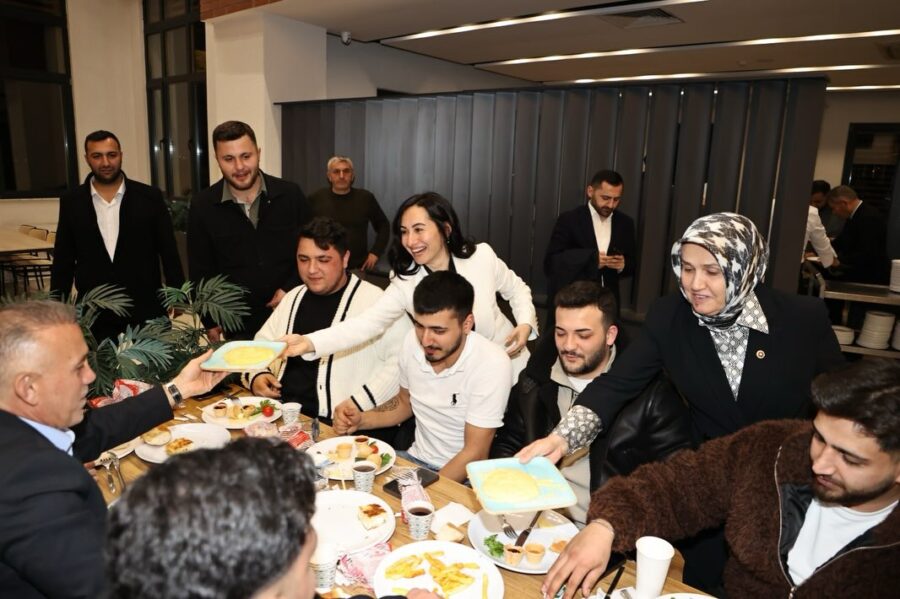 AK Parti’ye geçtikten sonra ciddi bir çalışma temposu içine giren Beykoz Belediye Başkan Vekili Özlem Vural Gürzel, Ramazan ayında vatandaşlarla bire bir temas kurarak sosyal belediyeciliği ön plana taşımaya çalıştı… 