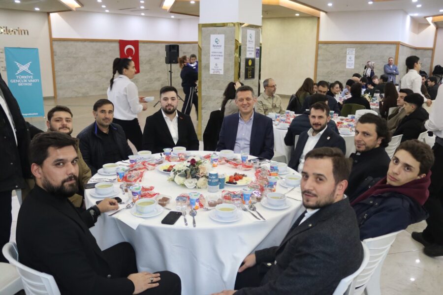 tugvali gencler beykoz kaymakami ile tanisti 3 scaled e1773427978371