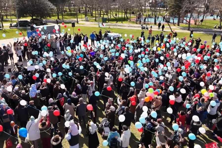 DMD’li Emre Tuna Öztürk’ün bağış kampanyasının tamamlanmasının ardından Beykoz’da bulutlar gökyüzüne bırakıldı.