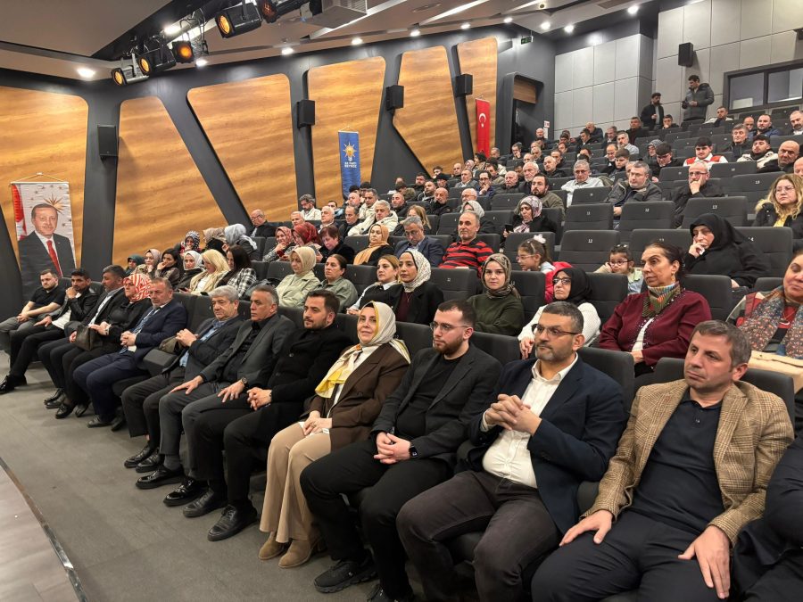 Vatandaşa hesap vermede hiçbir sorumluluk almayan AK Partili bazı isimlerin salon toplantılarında boy göstermelerine teşkilat mensuplarından tepki geldi. 