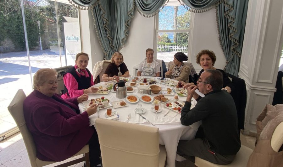 Sabah kahvaltısında buluşan Anavatan Partili isimler Beykoz’un simgesel mekanlarının tarihi gelişimini anlattı. Mecit Yılmaz Beykoz Stadı’nı, Ali Zengin’de Beykoz Korusu’nu konu edindi. 