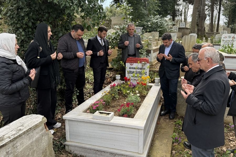 Kovid-19 pandemisinde hayatını kaybeden Anadolukavağı Muhtarı Serdar Lüleburgaz’ın vefatının yıldönümünde