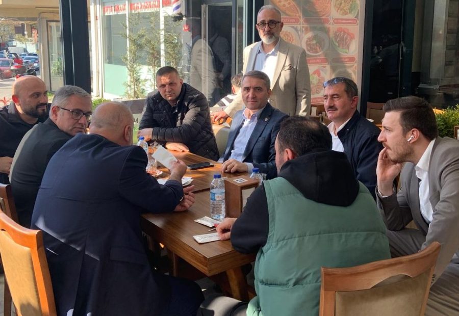 Çavuşbaşı’nda uzun yıllar yemek sektöründe vatandaşlara hizmet veren Bahri Satır, yeni yerinde müşterilerinin karşısına çıktı. 