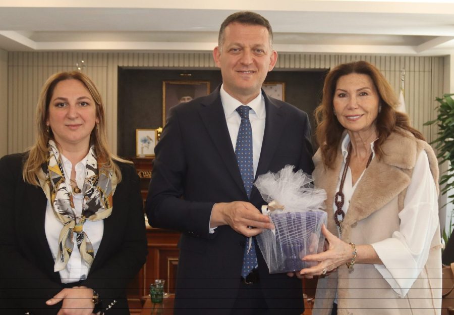 Beykoz Kaymakamı Dr. Fatih Ürkmezer haftaya oldukça yoğun başladı. Kaymakam Ürkmezer haftanın başlangıcı olan pazartesi günü makamında ziyaretçileri peşin sıra ağırladı. 