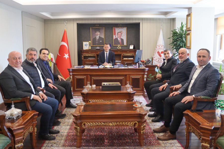 Beykoz Kaymakamı Dr. Fatih Ürkmezer haftaya oldukça yoğun başladı. Kaymakam Ürkmezer haftanın başlangıcı olan pazartesi günü makamında ziyaretçileri peşin sıra ağırladı. 