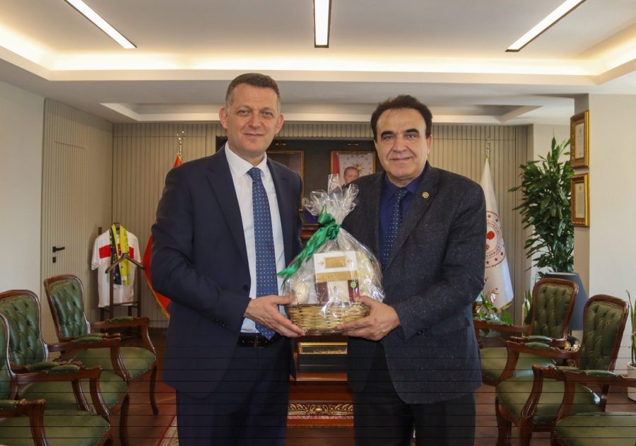 Beykoz Kaymakamı Dr. Fatih Ürkmezer haftaya oldukça yoğun başladı. Kaymakam Ürkmezer haftanın başlangıcı olan pazartesi günü makamında ziyaretçileri peşin sıra ağırladı. 