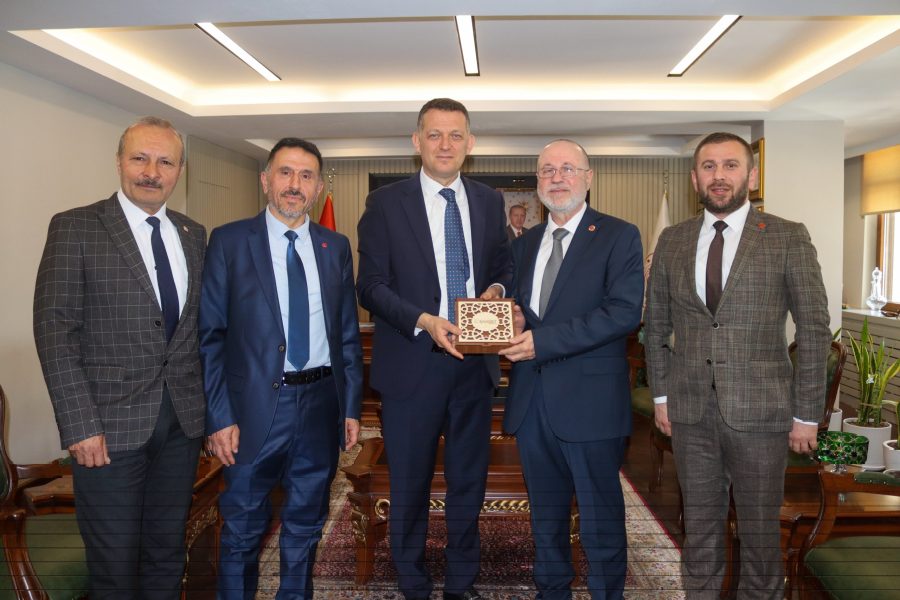 Beykoz Kaymakamı Dr. Fatih Ürkmezer haftaya oldukça yoğun başladı. Kaymakam Ürkmezer haftanın başlangıcı olan pazartesi günü makamında ziyaretçileri peşin sıra ağırladı. 