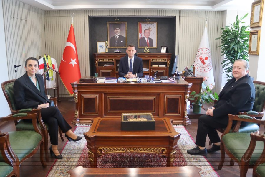 Beykoz Kaymakamı Dr. Fatih Ürkmezer haftaya oldukça yoğun başladı. Kaymakam Ürkmezer haftanın başlangıcı olan pazartesi günü makamında ziyaretçileri peşin sıra ağırladı. 