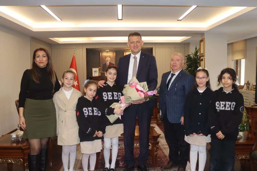 23 Nisan Ulusal Egemenlik ve Çocuk Bayramı kutlamaları kapsamında Beykoz Kaymakamı Dr. Fatih Ürkmezer, makamını geleceğin teminatı çocuklara devretti. 