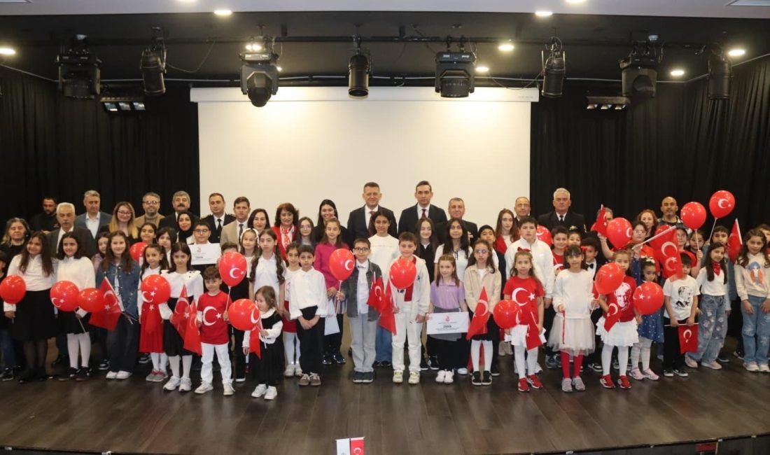 Beykoz’da  23 Nisan kutlamaları sabah saatlerinde Atatürk Anıtına çelenkleri