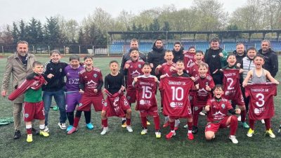 İstanbul Amatör Liglerinde hafta içi mesaisinde U13 Yaş Kategorisi 44.